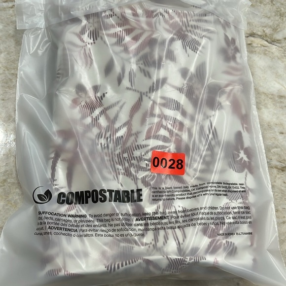 Guess | Tropical Shorts | White and Red Floral | Men’s 32 Waist - Picture 11 of 11